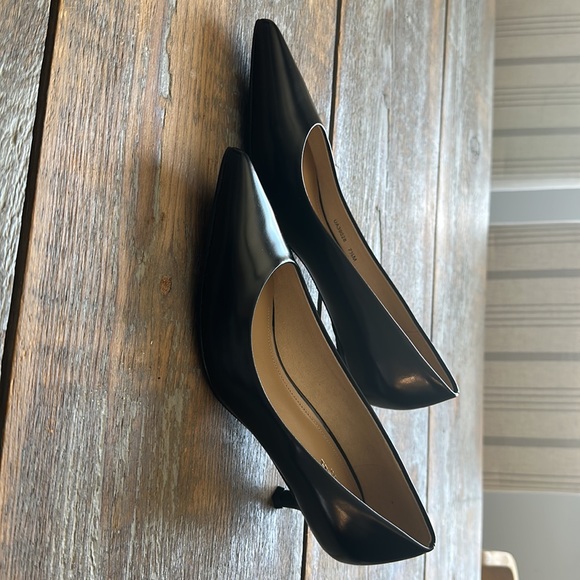 BRAND NEW IN BOX COACH KITTEN HEALS - Picture 2 of 5